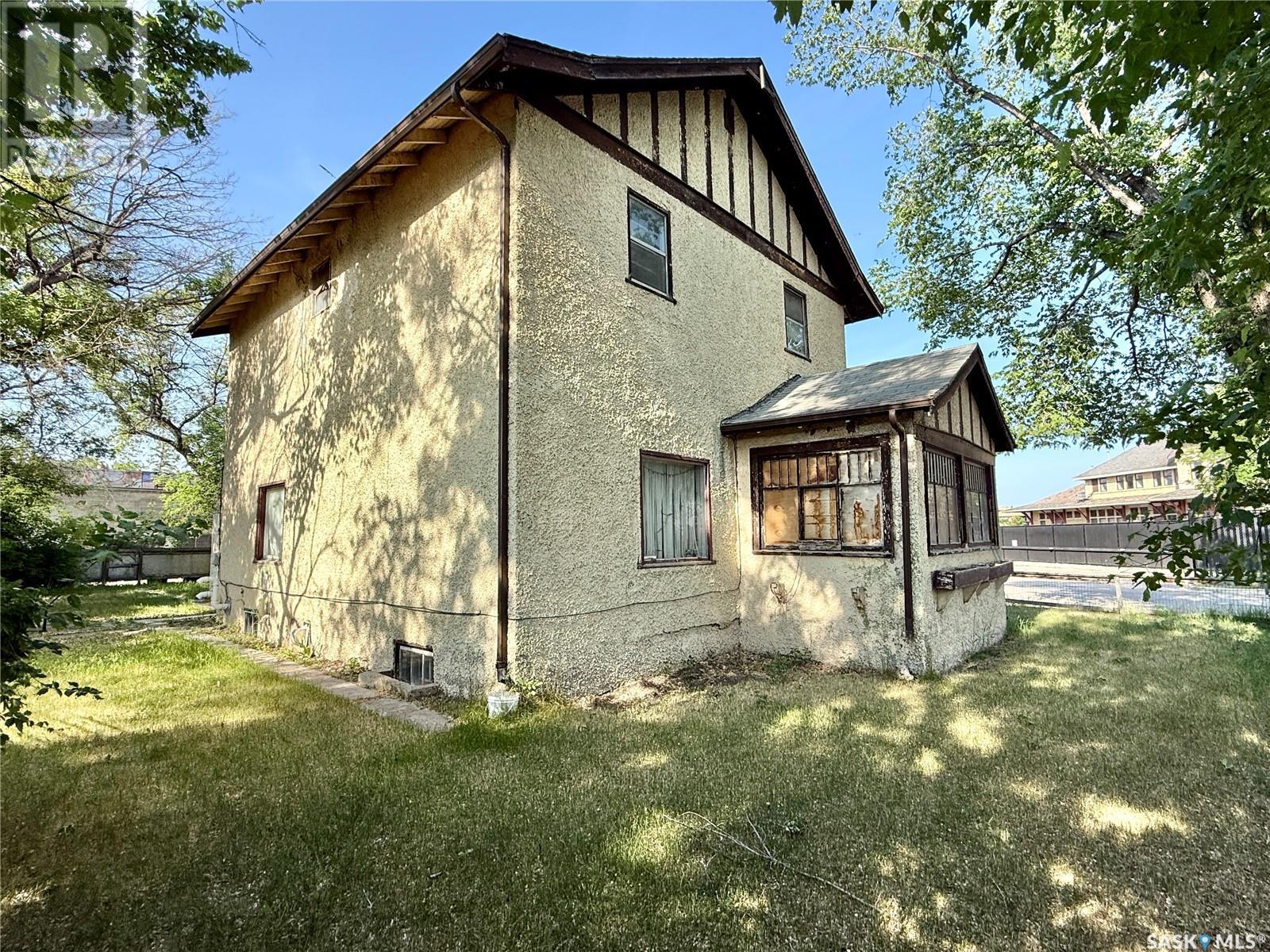 202 24th STREET W, Saskatoon, Saskatchewan