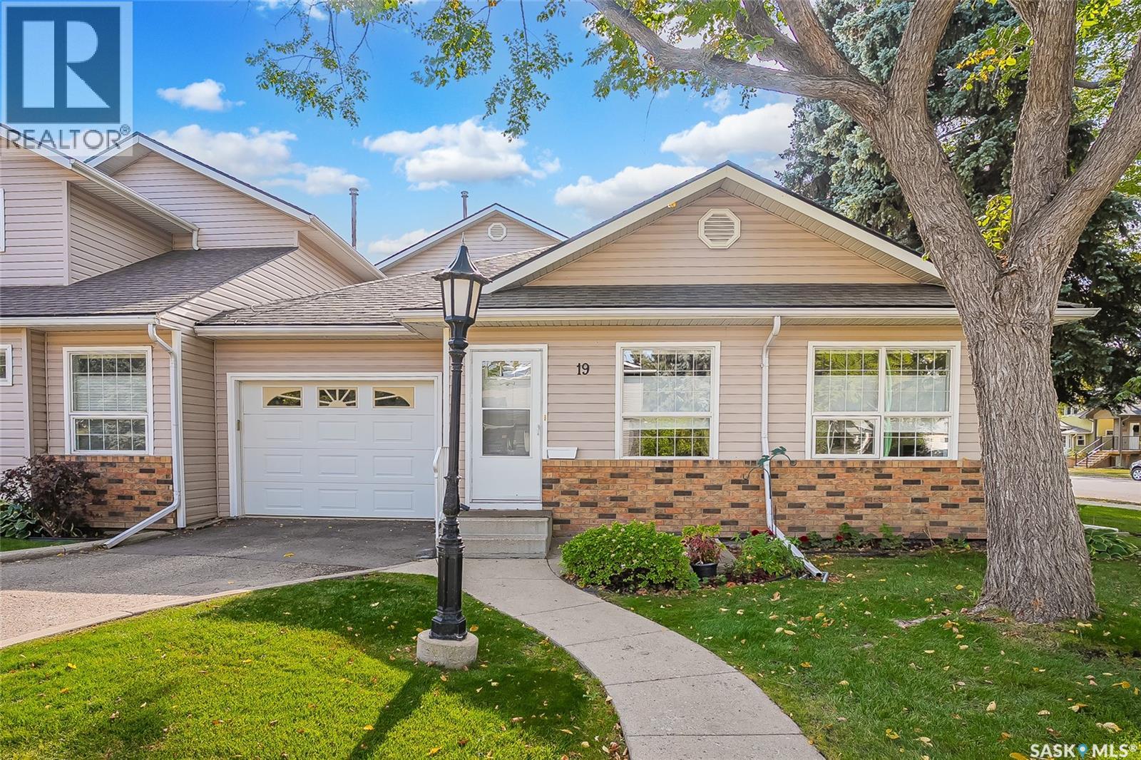 19 102 WILLOW STREET E, Saskatoon, Saskatchewan