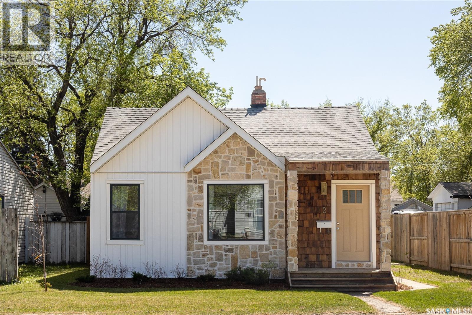 2 Connaught PLACE, Saskatoon, Saskatchewan