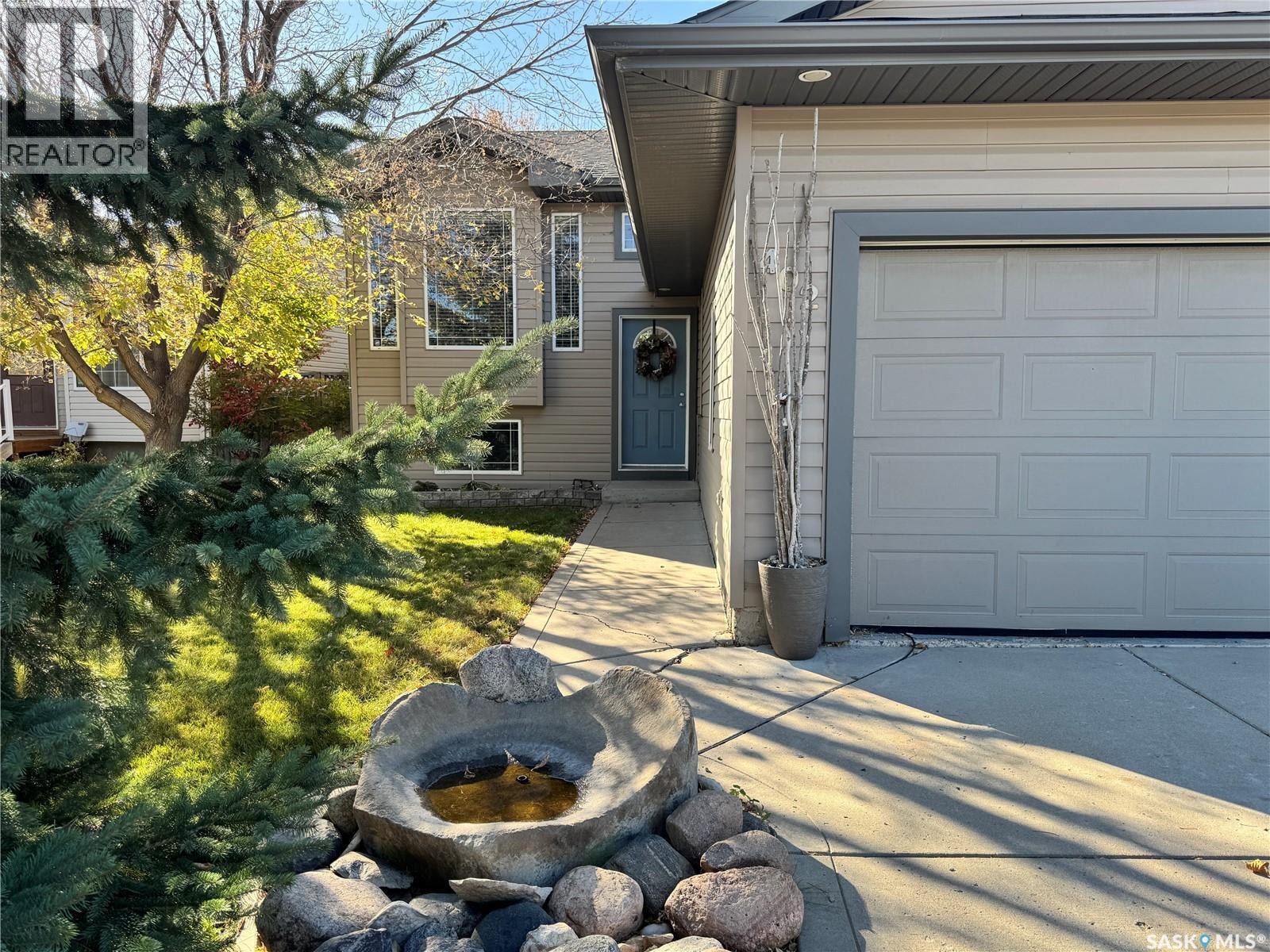 402 Overholt CRESCENT, Saskatoon, Saskatchewan