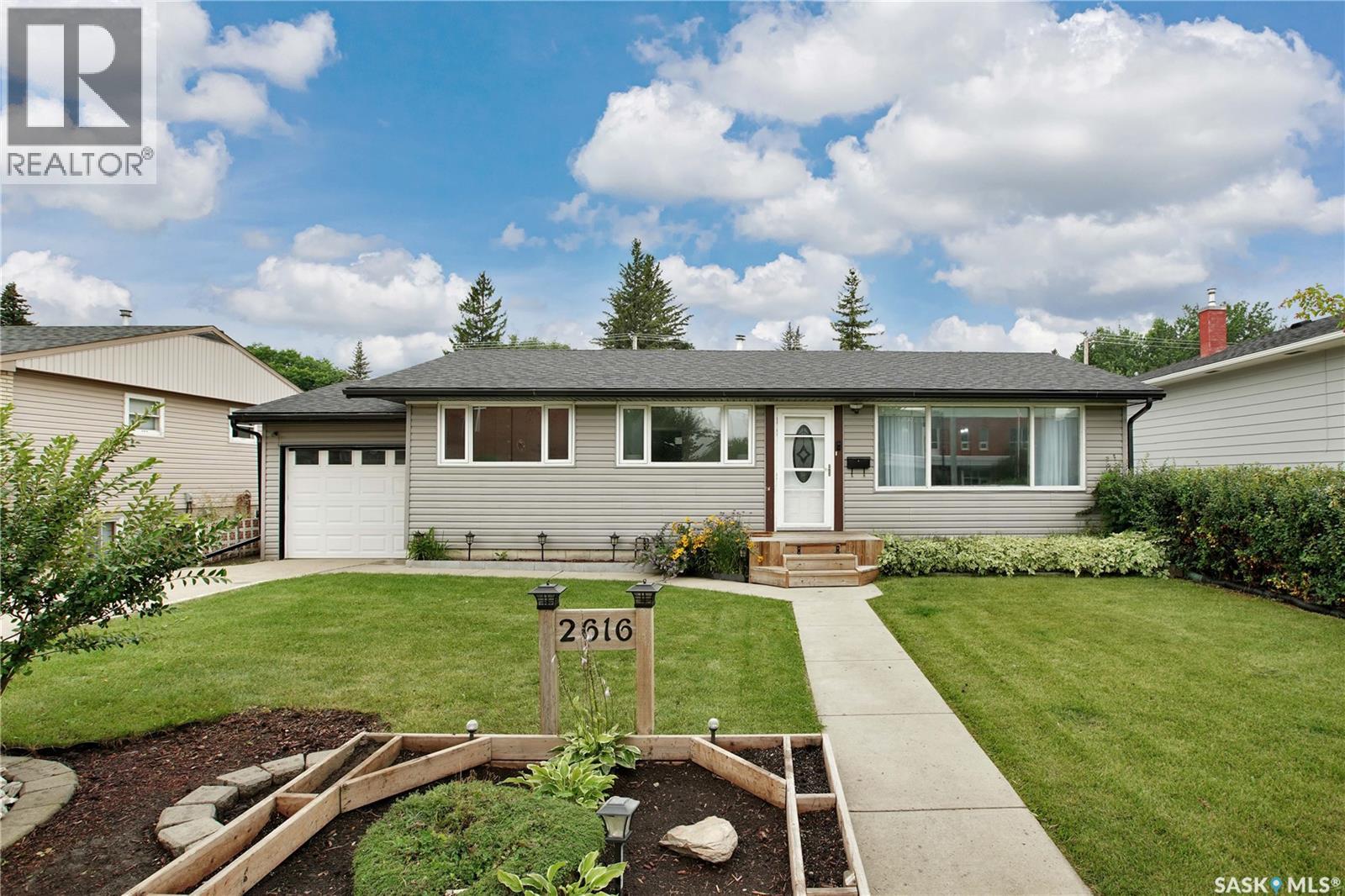2616 Clarence AVENUE S, Saskatoon, Saskatchewan