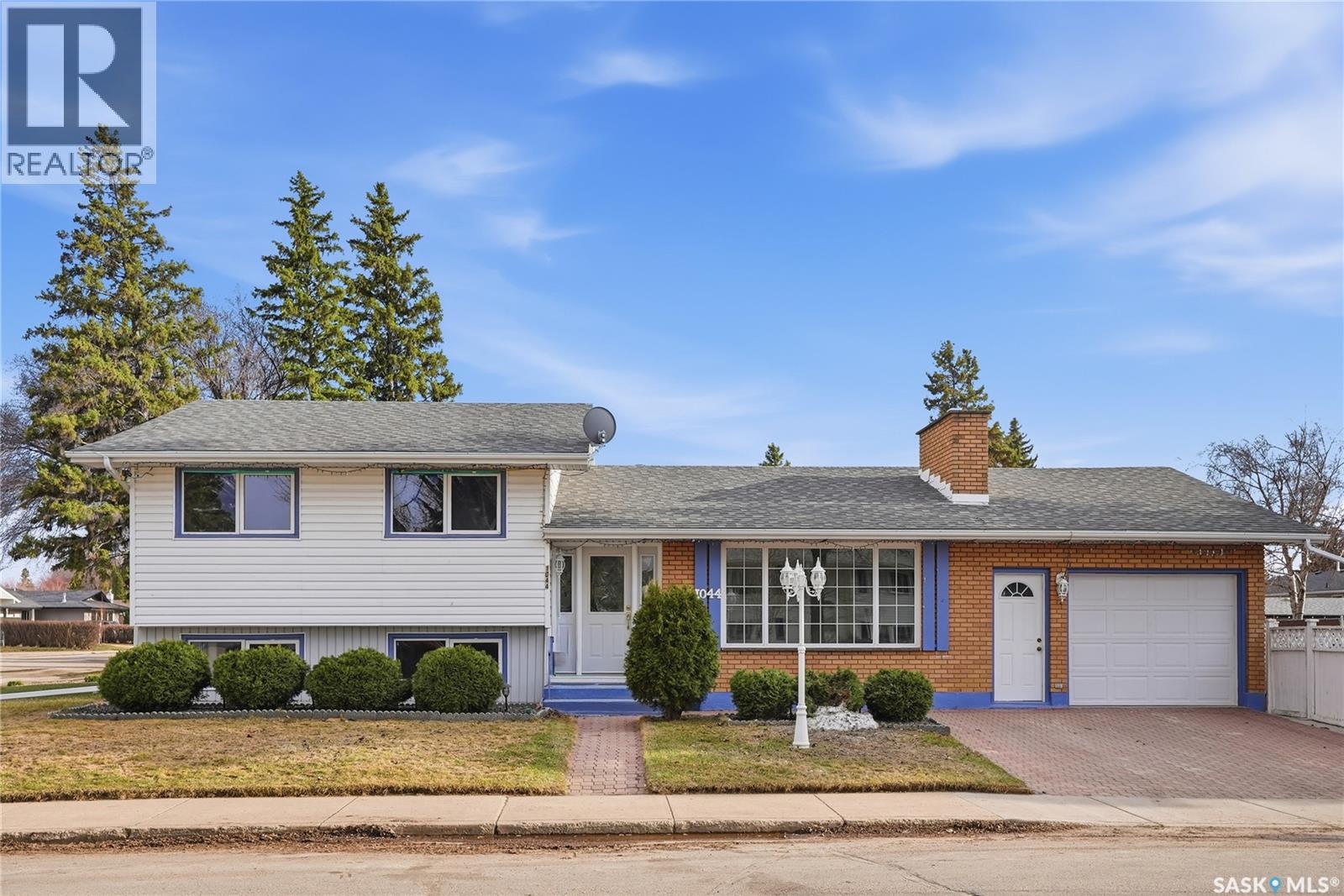 1044 EAST CENTRE, Saskatoon, Saskatchewan