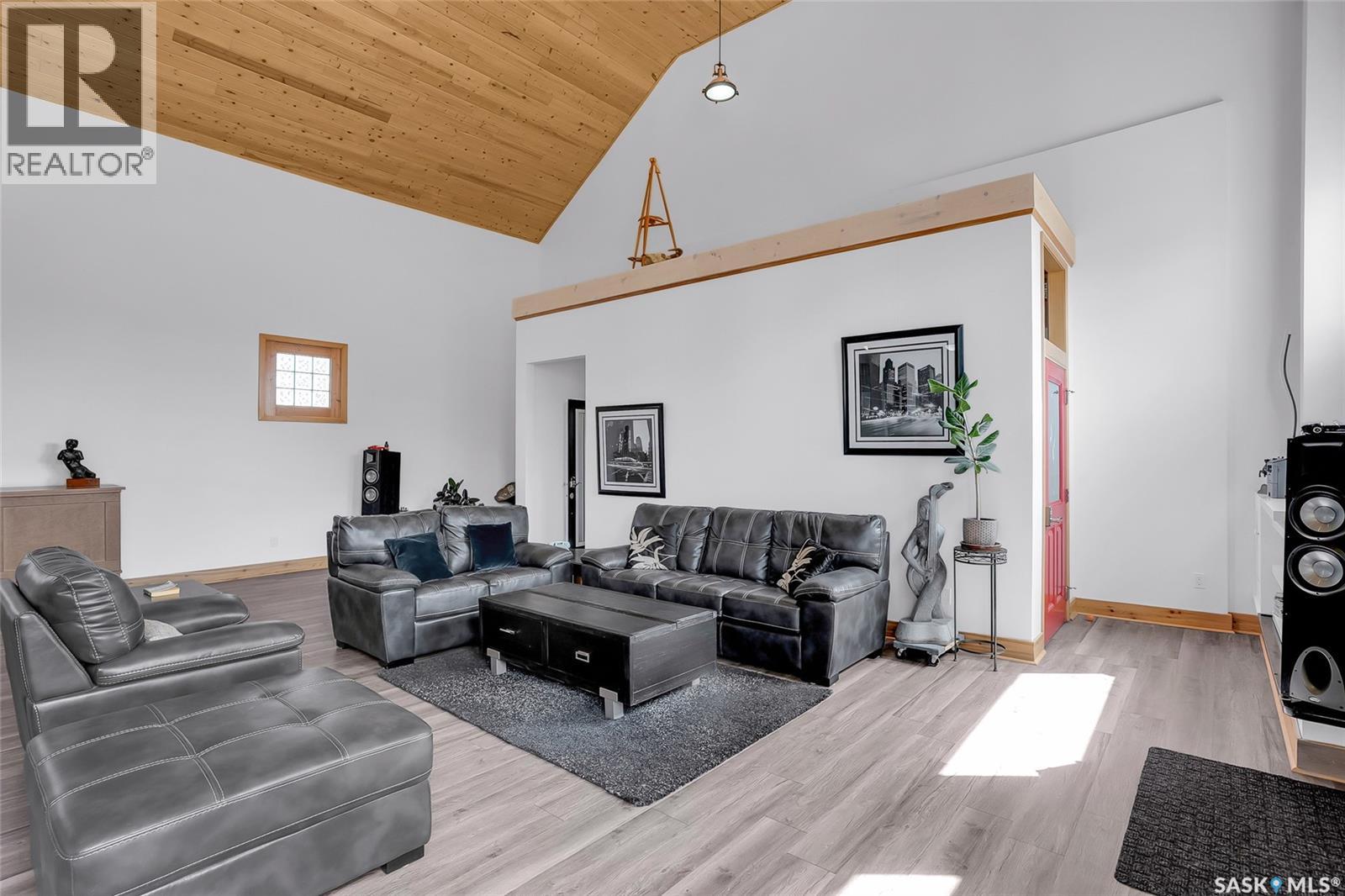310 F AVENUE S, Saskatoon, Saskatchewan