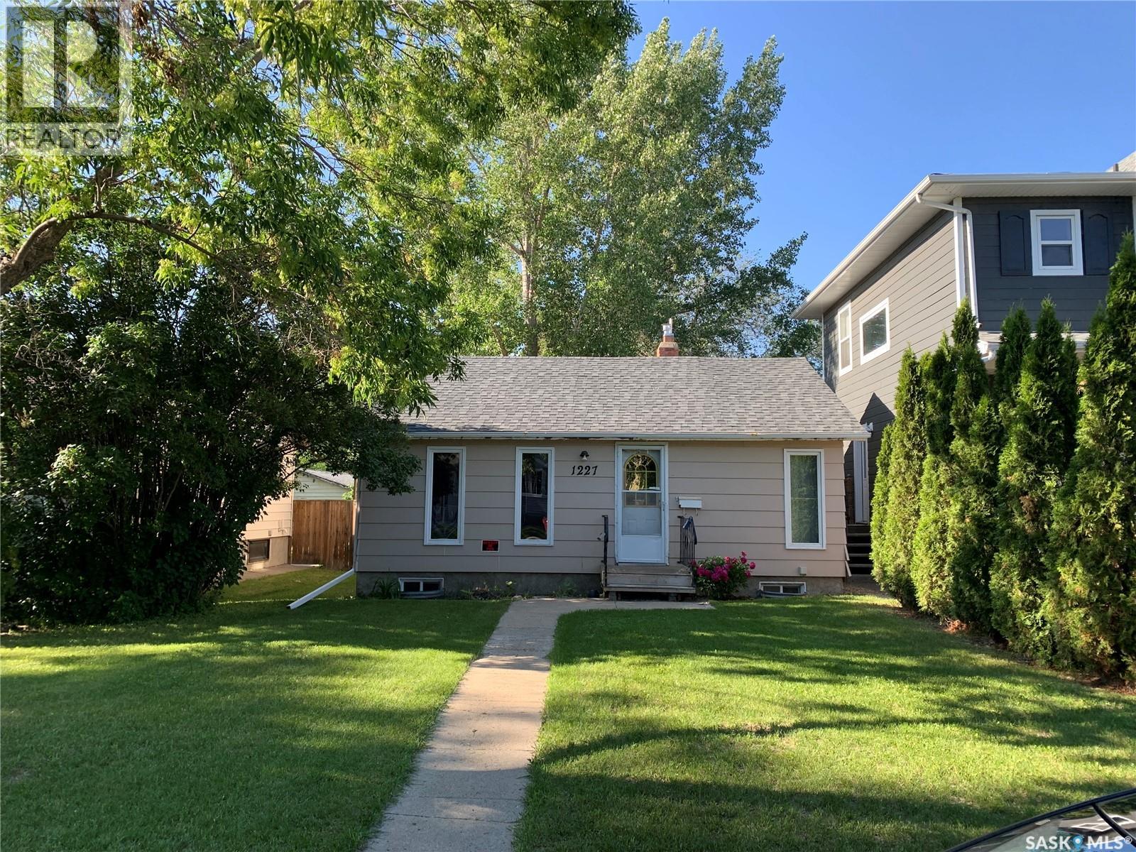 1227 13TH STREET E, Saskatoon, Saskatchewan