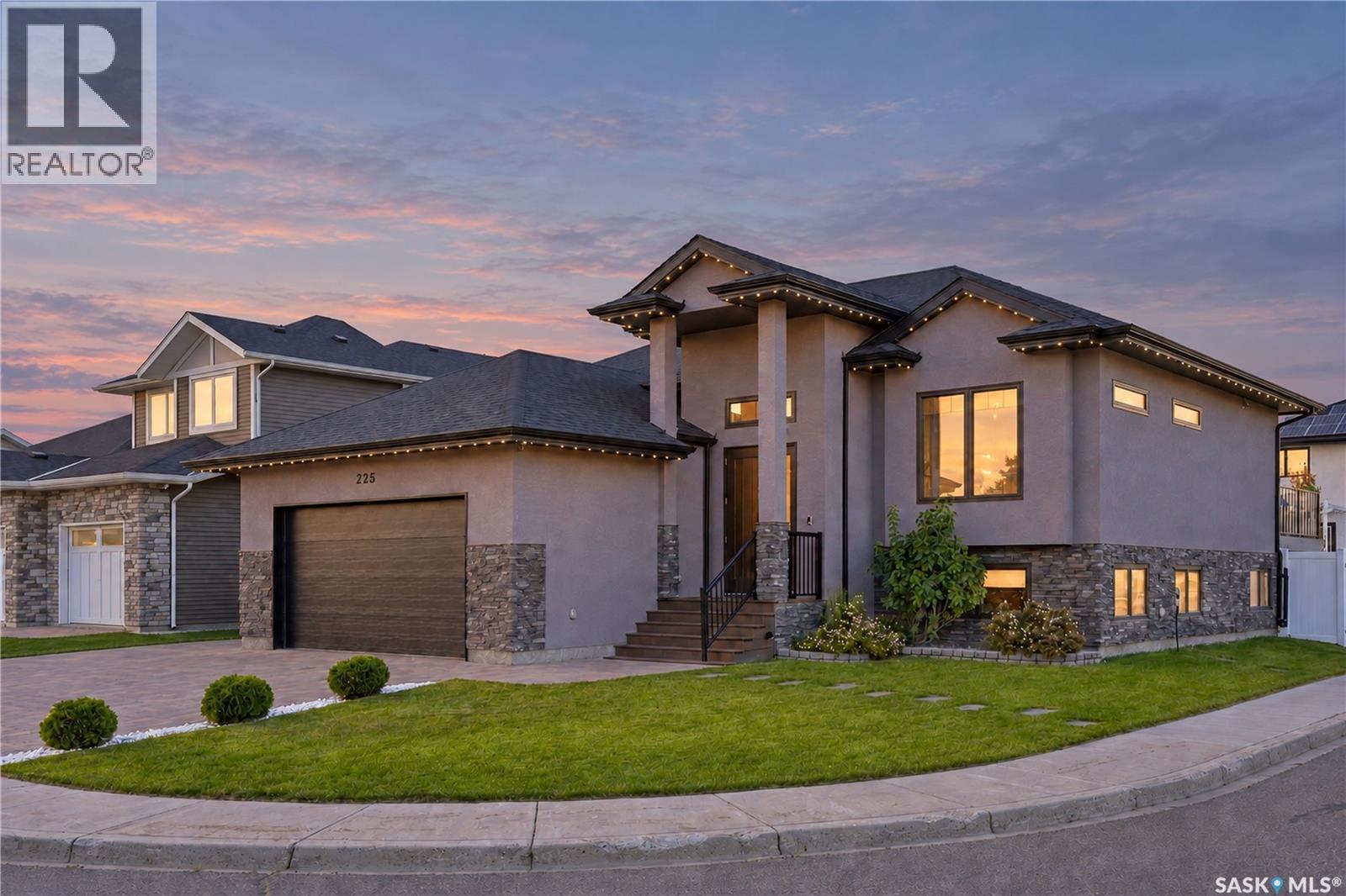 225 Cowan CRESCENT, Martensville, Saskatchewan