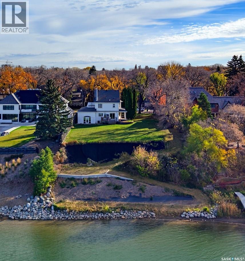 327 Saskatchewan CRESCENT W, Saskatoon, Saskatchewan